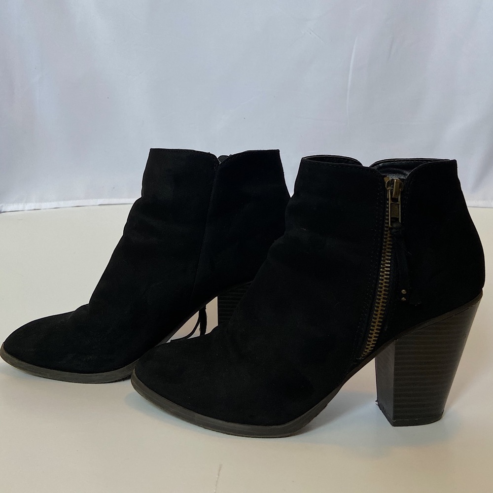 BLACK SUEDE BOOTIES